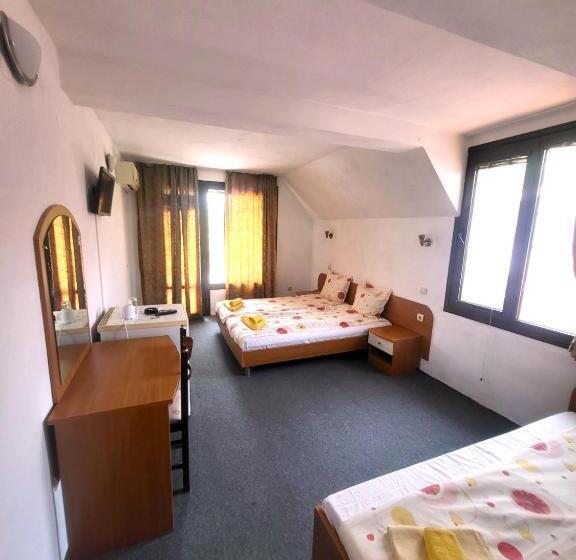 بنسيون Globus Kiten