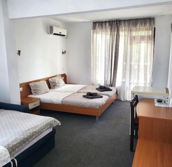 بنسيون Globus Kiten