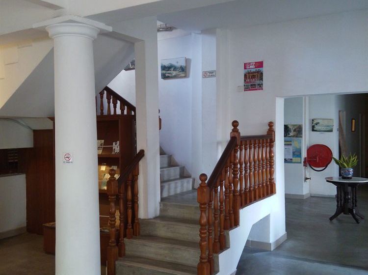 הוסטל Hutton Suites