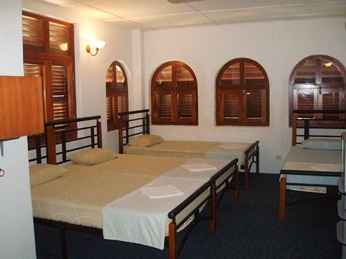 הוסטל Hutton Suites