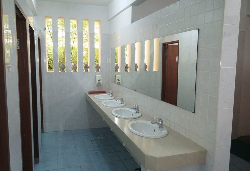 הוסטל Hutton Suites