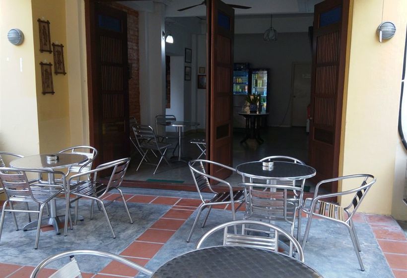 הוסטל Hutton Suites