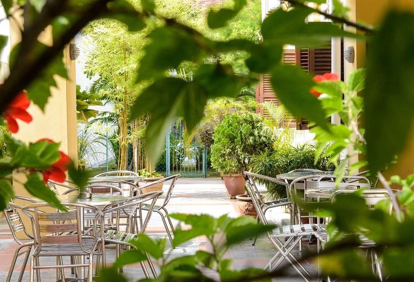 הוסטל Hutton Suites