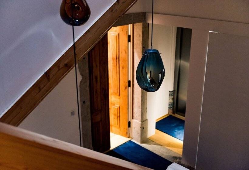 Flora Chiado Apartments