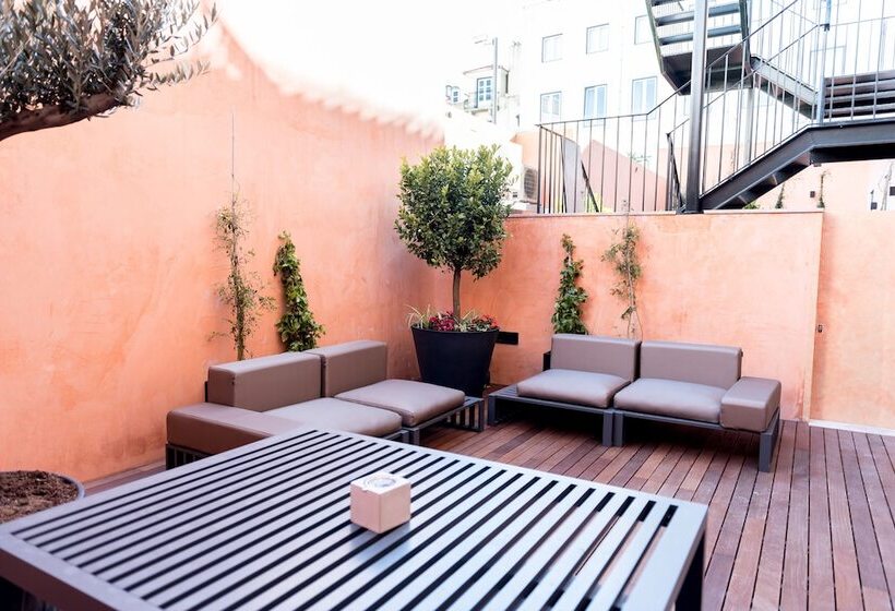 Flora Chiado Apartments