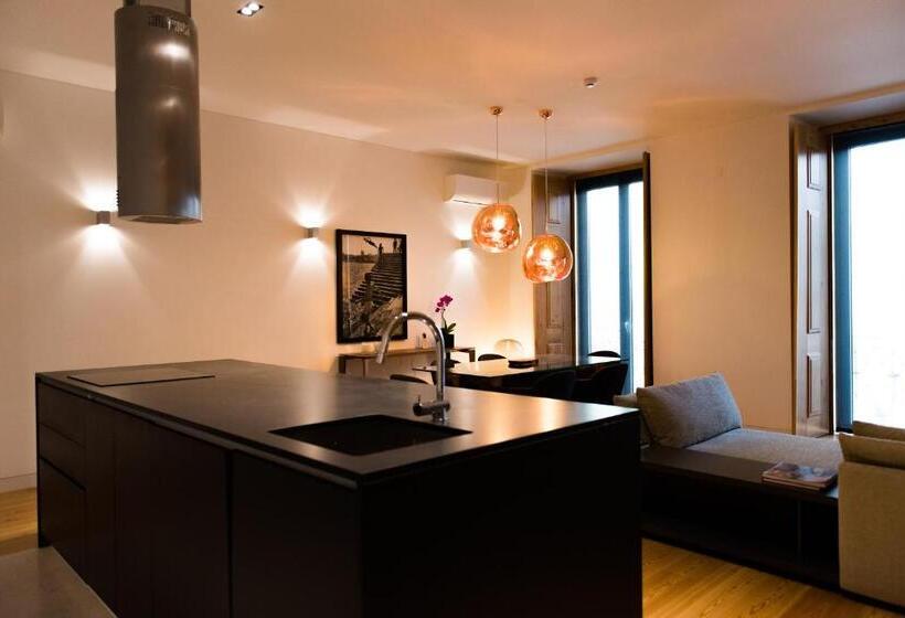 Flora Chiado Apartments