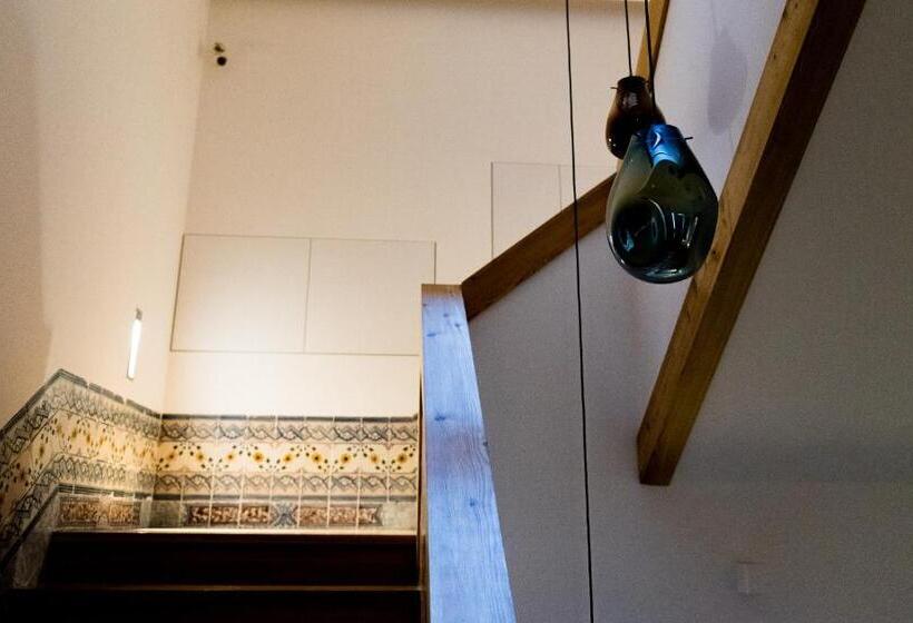 Flora Chiado Apartments