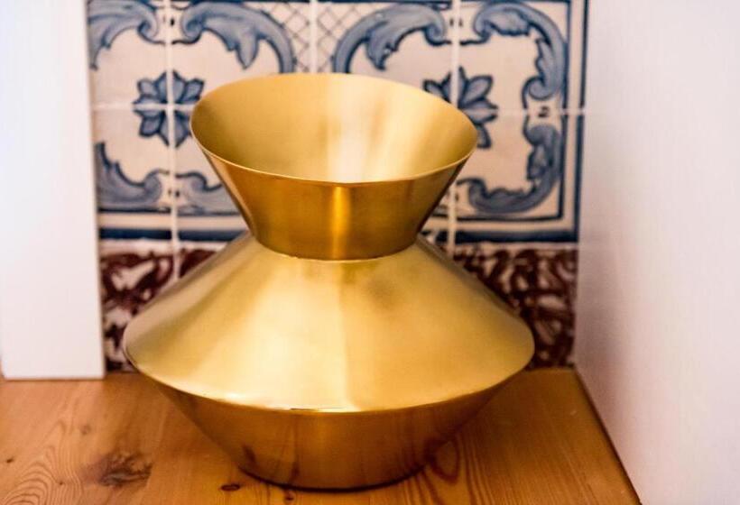 Flora Chiado Apartments