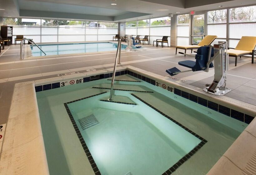 בית מלון כפרי Hampton Inn & Suites Seattle/redmond