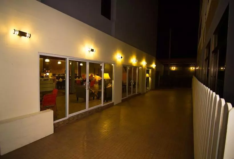 ホテル Prajaktra City Hostel