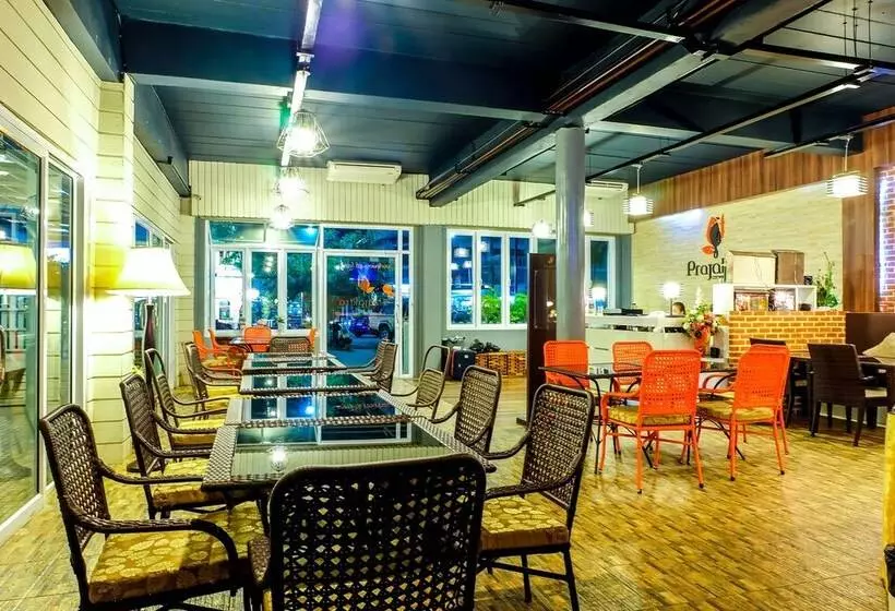 ホテル Prajaktra City Hostel