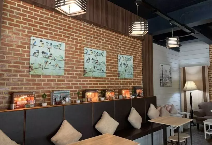 ホテル Prajaktra City Hostel
