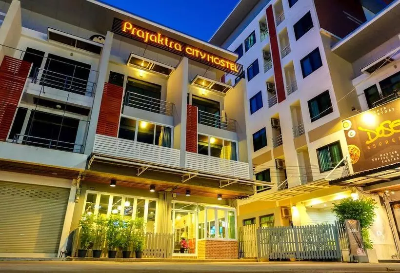 ホテル Prajaktra City Hostel