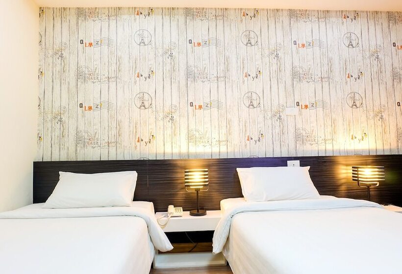 هتل Prajaktra City Hostel