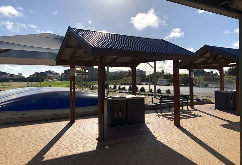 ホテル Wallaroo Holiday Park