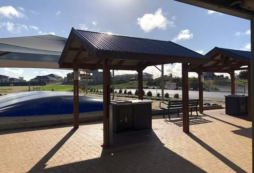 Hotelli Wallaroo Holiday Park