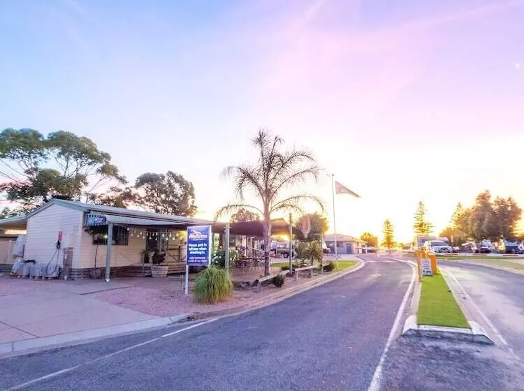 Hotelli Wallaroo Holiday Park