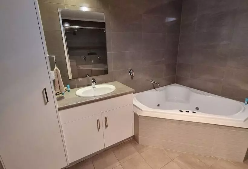 Hotelli Wallaroo Holiday Park