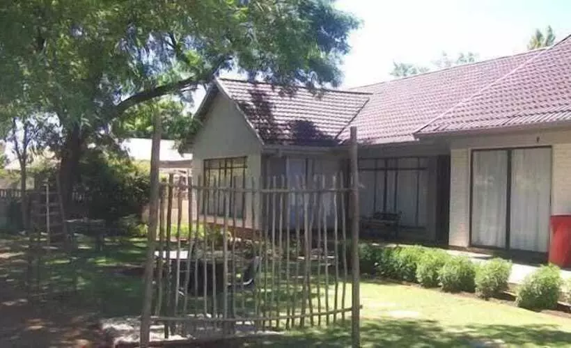 پانسیون 21 On Coetzee Guest House