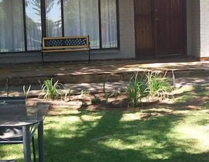 پانسیون 21 On Coetzee Guest House