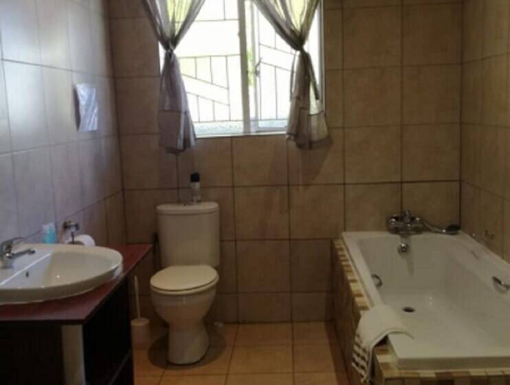 ペンション 21 On Coetzee Guest House