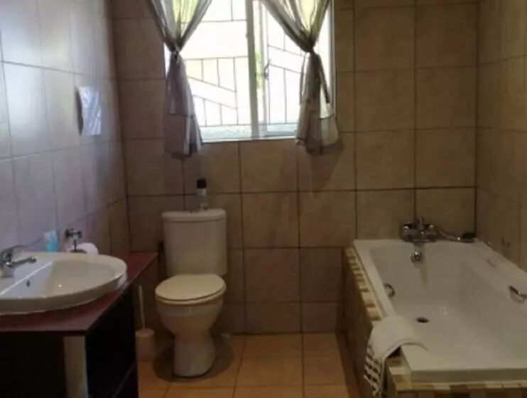 پانسیون 21 On Coetzee Guest House