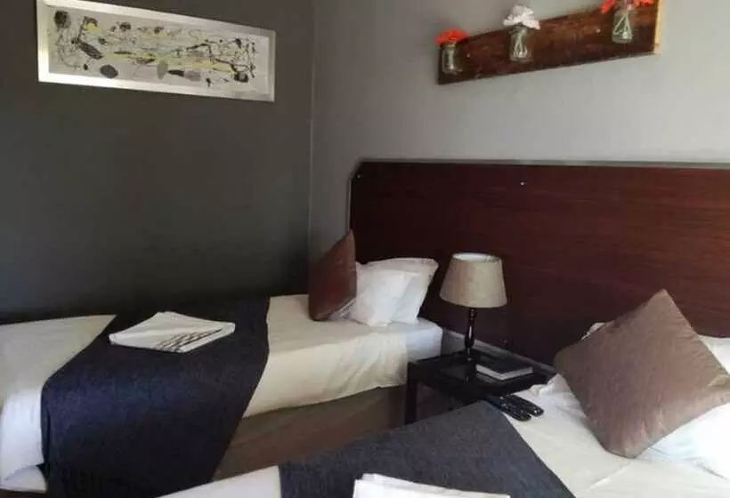 پانسیون 21 On Coetzee Guest House