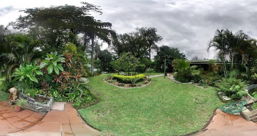 ペンション Lalamo Guest House