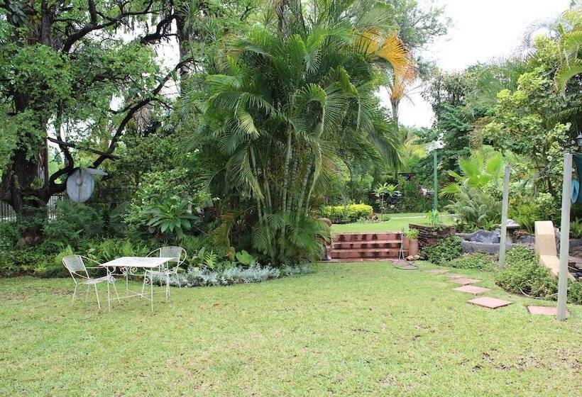 ペンション Lalamo Guest House