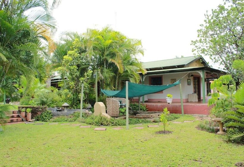 ペンション Lalamo Guest House