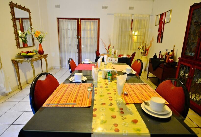 ペンション Lalamo Guest House