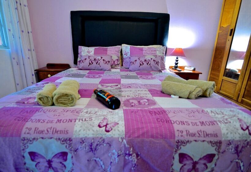 ペンション Lalamo Guest House