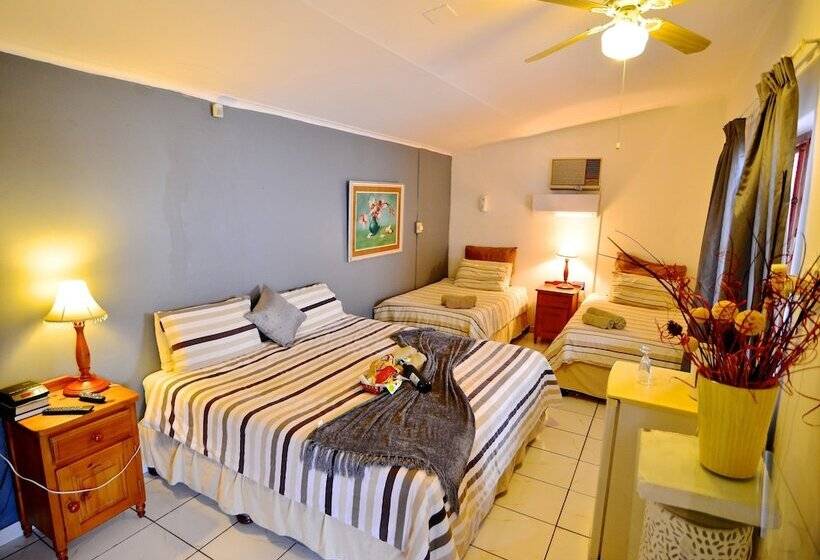 ペンション Lalamo Guest House