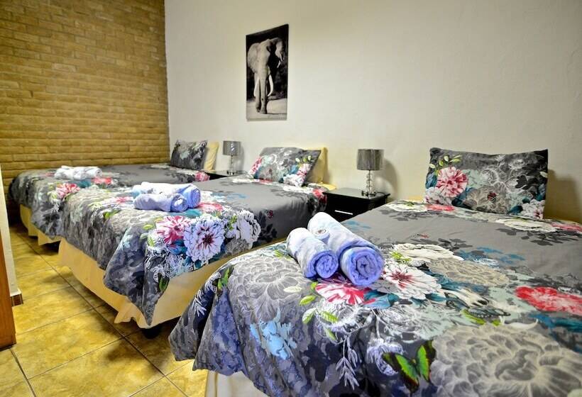 ペンション Lalamo Guest House