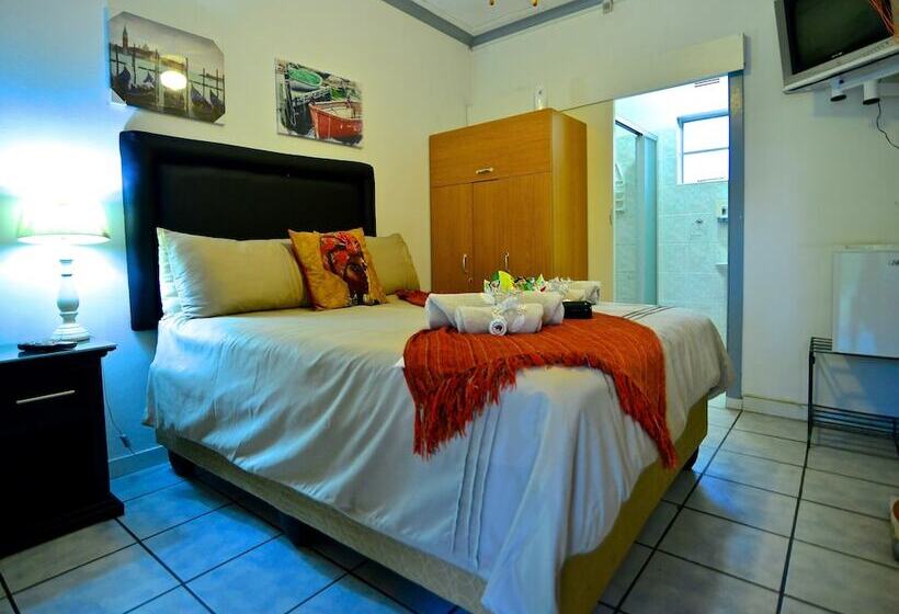 ペンション Lalamo Guest House