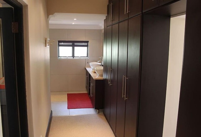 פנסיון Sibakwa B&b Guesthouse