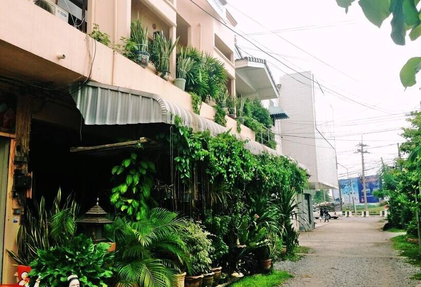 Pensionat Surada Guesthouse