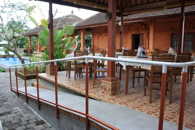 リゾートホテル Bon Nyuh Bungalows
