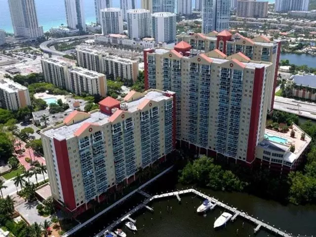 Sunny Isles Beach At Yatch Club