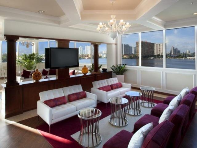 Sunny Isles Beach At Yatch Club