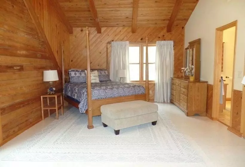 Creekside Paradise Bed And Breakfast