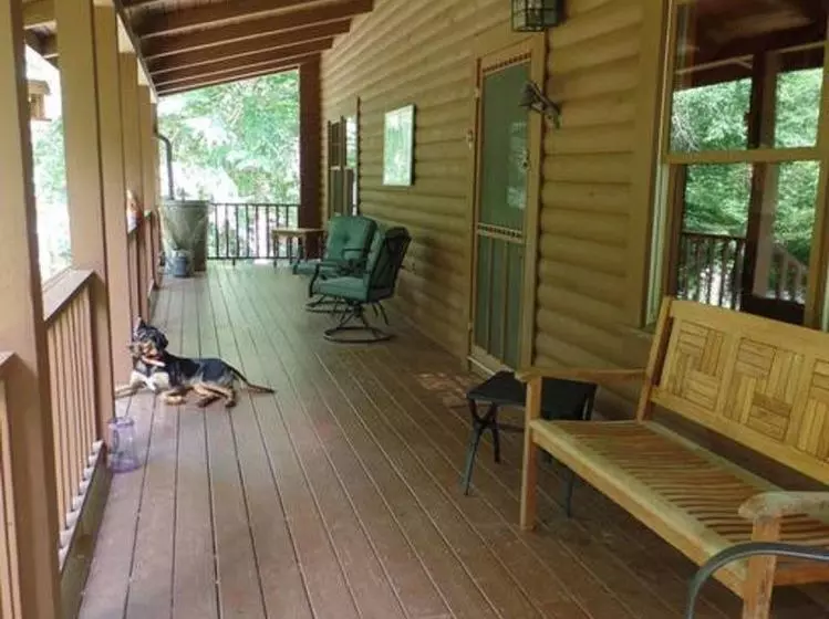 Creekside Paradise Bed And Breakfast