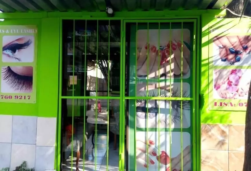 تختخواب و صبحانه Franchise Guest House