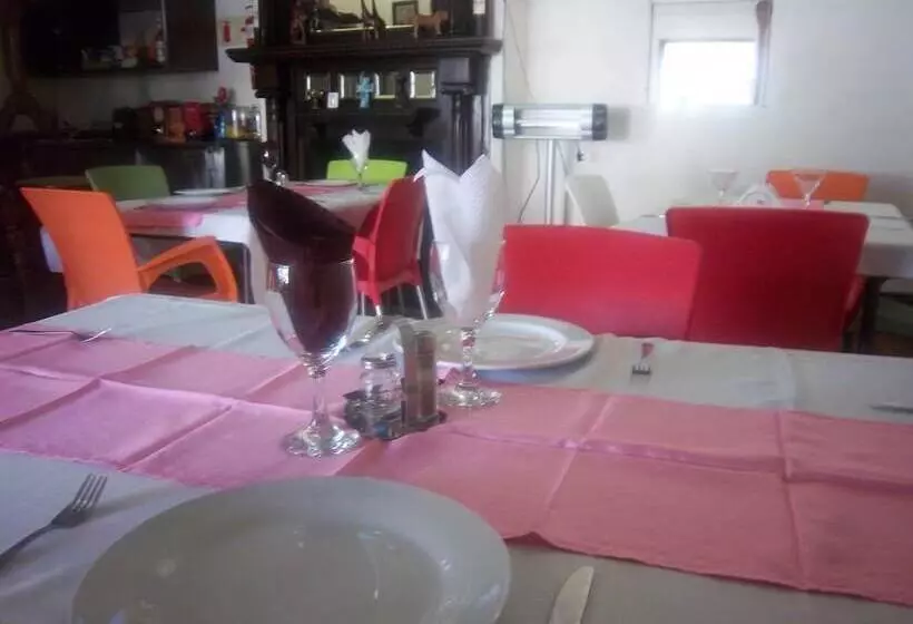 تختخواب و صبحانه Franchise Guest House