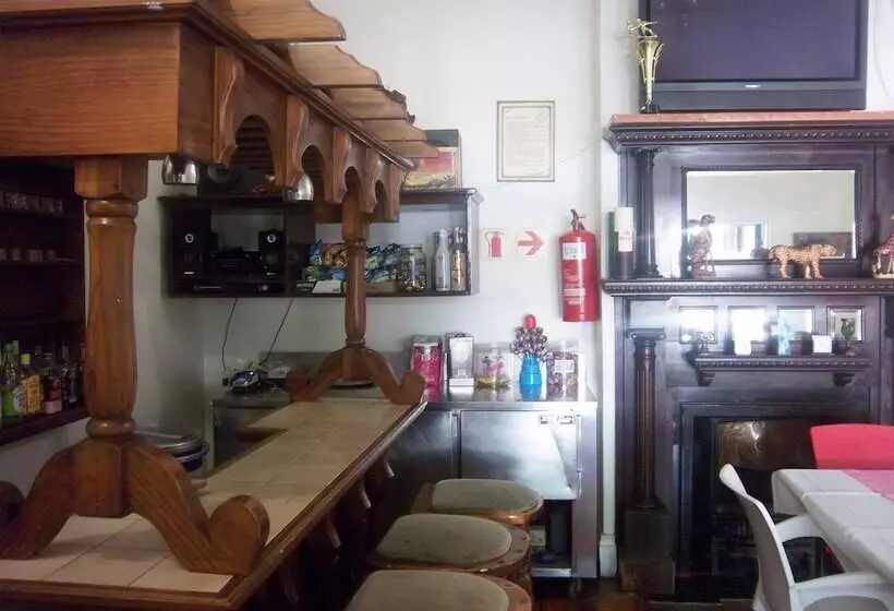 تختخواب و صبحانه Franchise Guest House