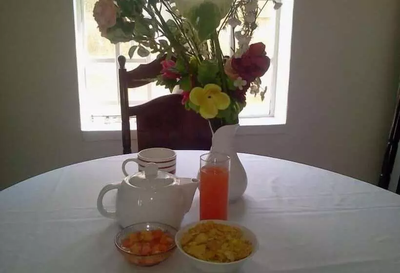 تختخواب و صبحانه Franchise Guest House