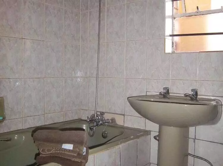 تختخواب و صبحانه Franchise Guest House