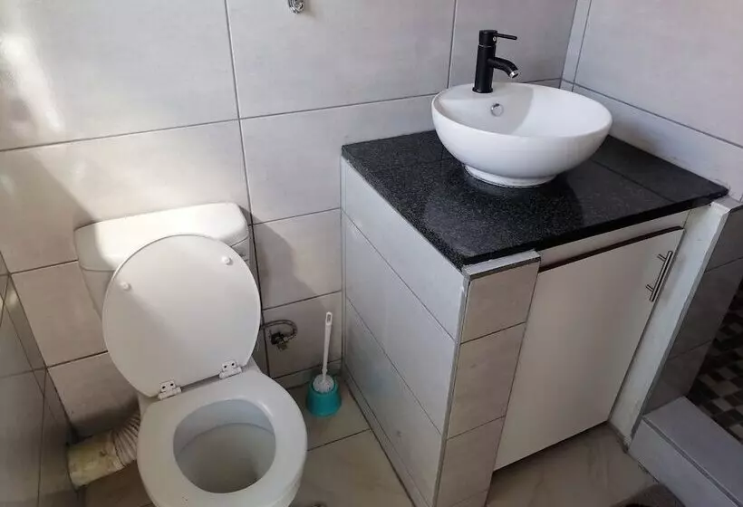 تختخواب و صبحانه Franchise Guest House