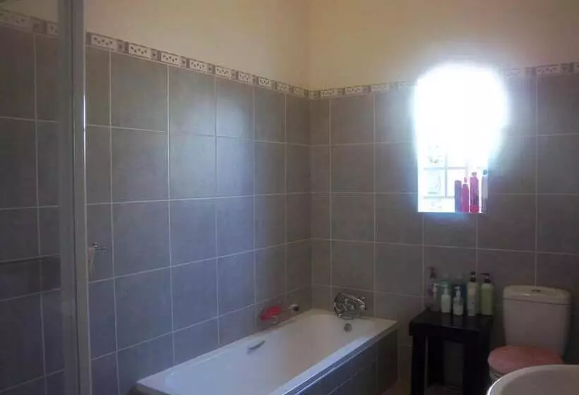 تختخواب و صبحانه Franchise Guest House