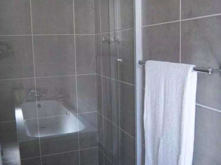 تختخواب و صبحانه Franchise Guest House